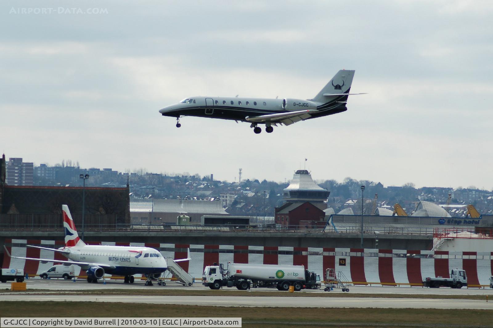 G-CJCC, 2008 Cessna 680 Citation Sovereign C/N 680-0189, Cessna 680 Landing