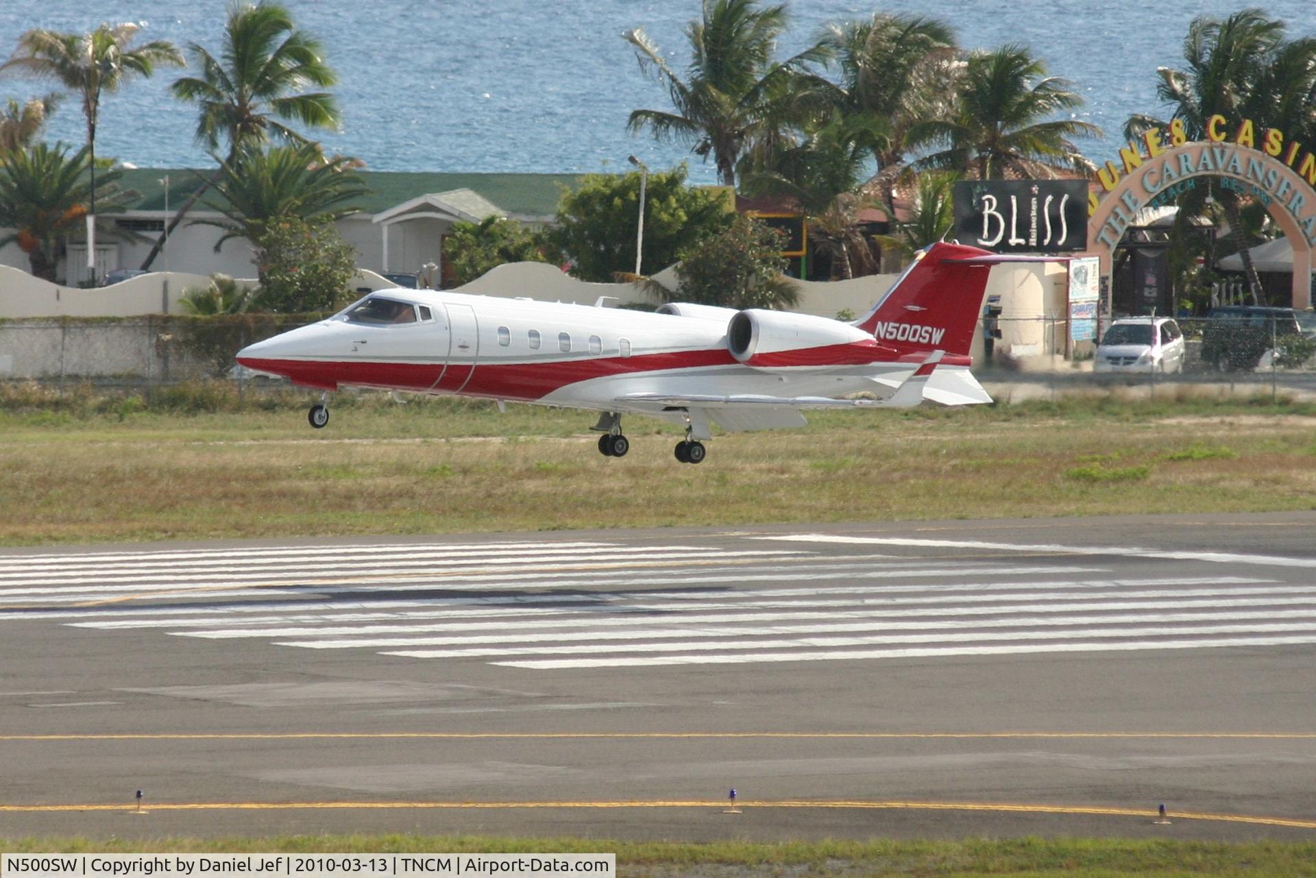 N500SW, 1976 Gates Learjet 24D C/N 325, N500SW landing at TNCM