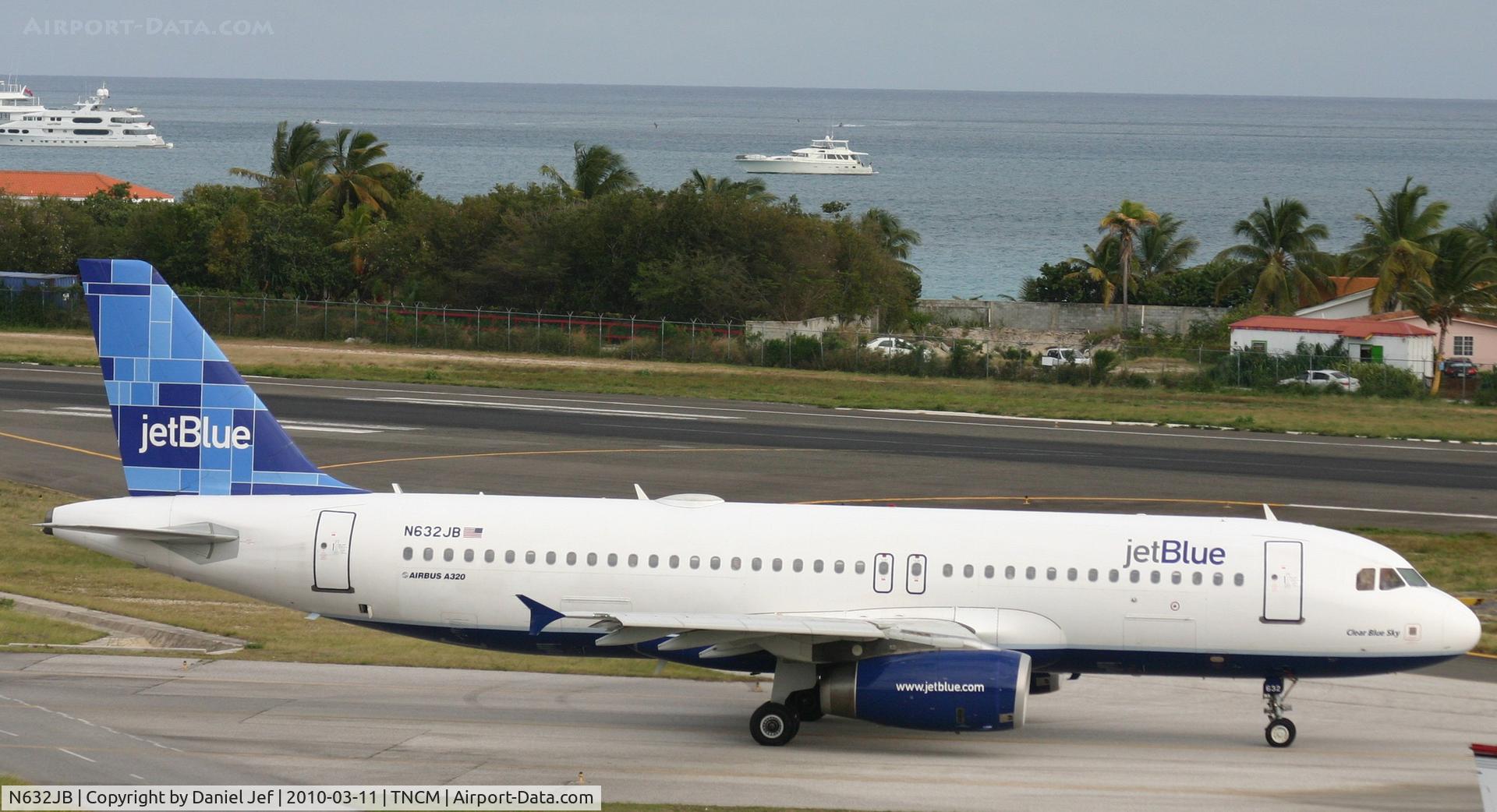 N632JB, 2006 Airbus A320-232 C/N 2647, Jet Blue N632JB taxing to the holding point ALpha