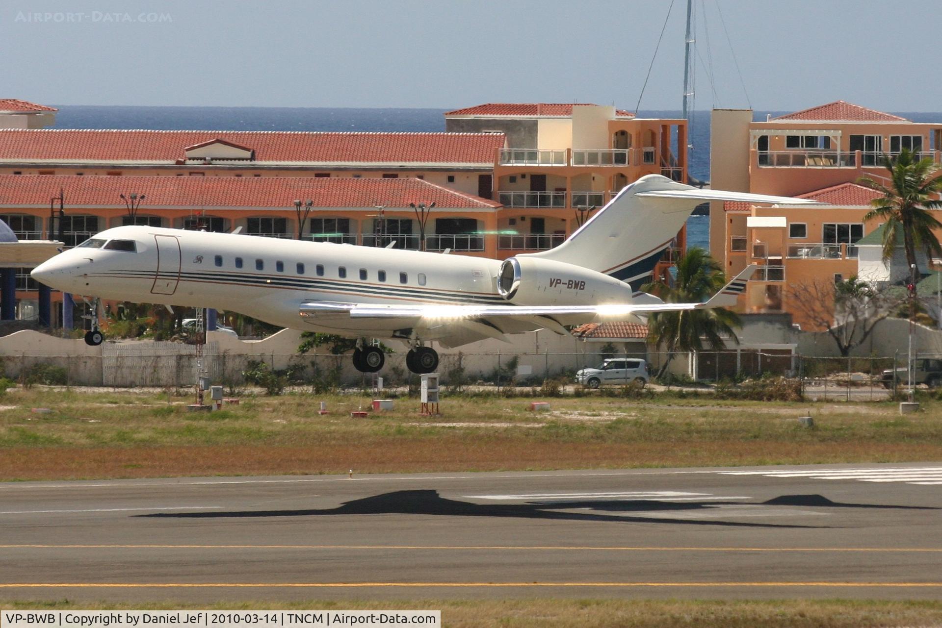 VP-BWB, Bombardier BD-700-1A11 Global 5000 C/N 9161, VP-BWB landing at TNCM