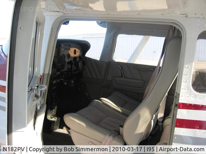 N182PV, 1975 Cessna 182P Skylane C/N 18263869, Beautiful new interior