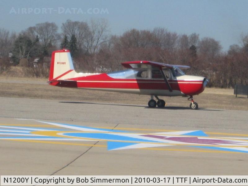 N1200Y, 1962 Cessna 150B C/N 15059600, On the ramp at Monroe, Michigan