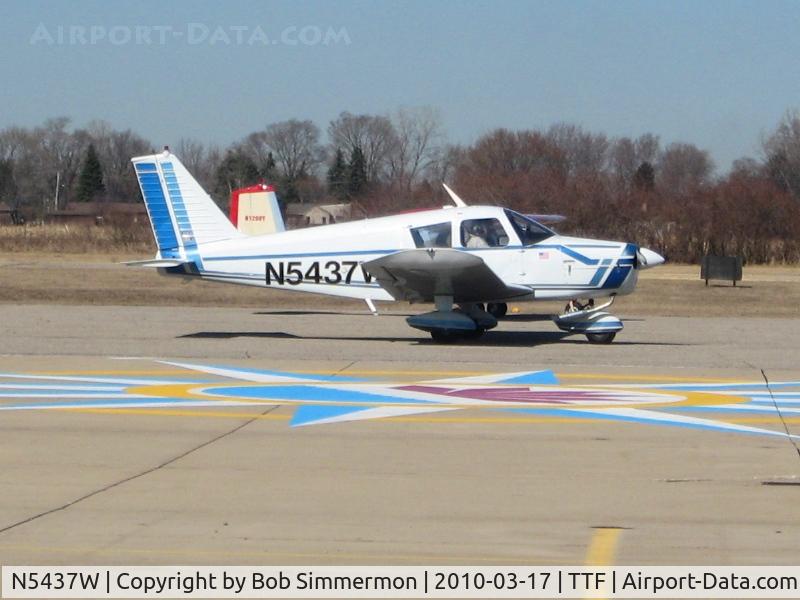 N5437W, 1962 Piper PA-28-160 Cherokee C/N 28-513, Departing Monroe, Michigan