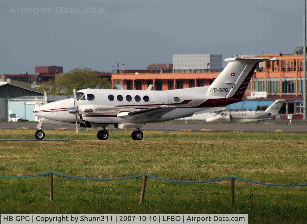 HB-GPG, 1977 Beech 200 Super King Air C/N BB-307, Lining up rwy 32R for departure...