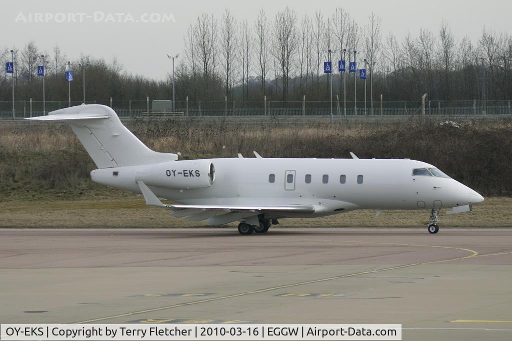 OY-EKS, 2008 Bombardier Challenger 300 (BD-100-1A10) C/N 20251, Challenger 300 at Luton