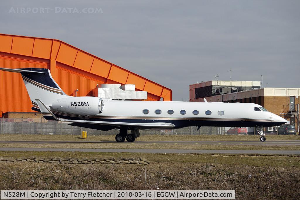N528M, 2005 Gulfstream Aerospace GV-SP (G550) C/N 5072, G550 departs Luton