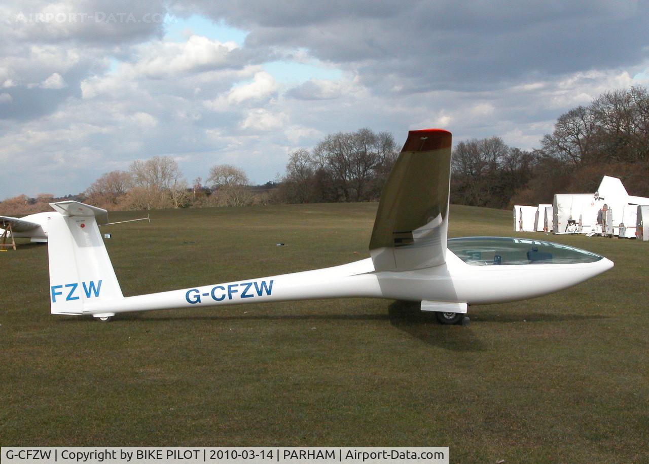 G-CFZW, 1990 Elan DG-300 C/N 3E378C53, ABOUT TO BE PUT IN IT'S TRAILER. PARHAM