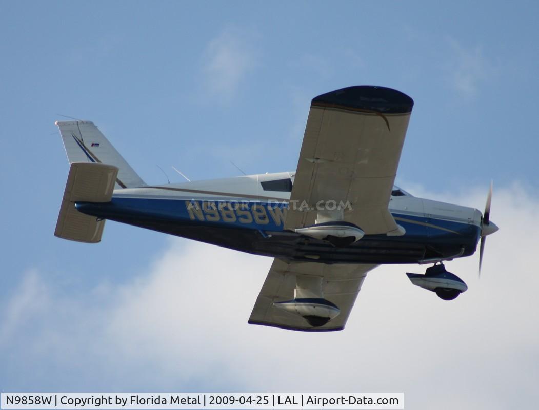 N9858W, 1967 Piper PA-28-140 C/N 28-23372, Piper PA-28-140