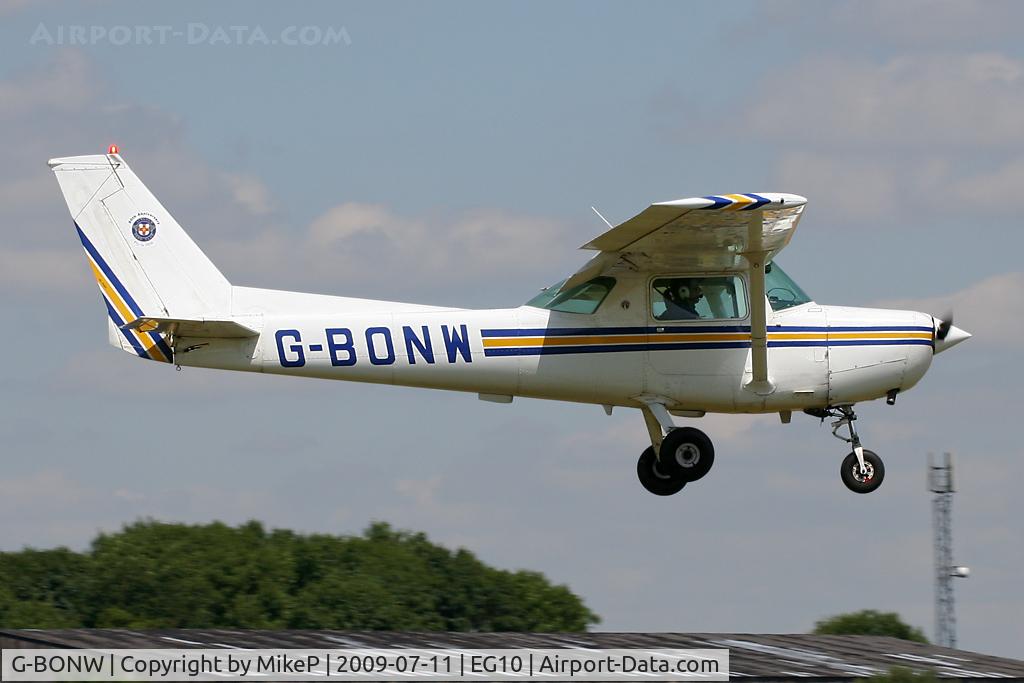 G-BONW, 1978 Cessna 152 C/N 152-80401, Finals for 11 at Breighton.