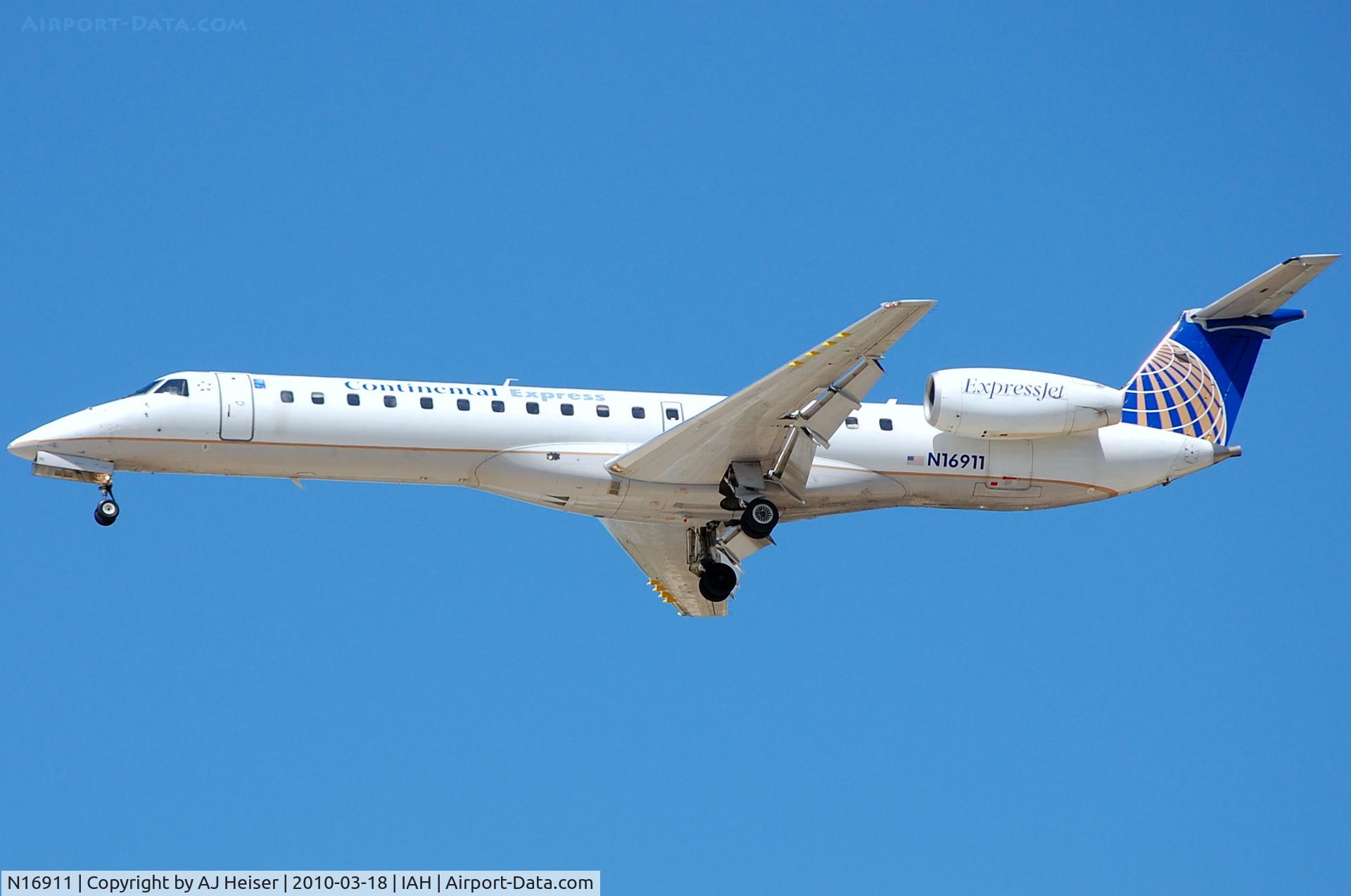 N16911, 2001 Embraer ERJ-145LR (EMB-145LR) C/N 145446, Short final 26L