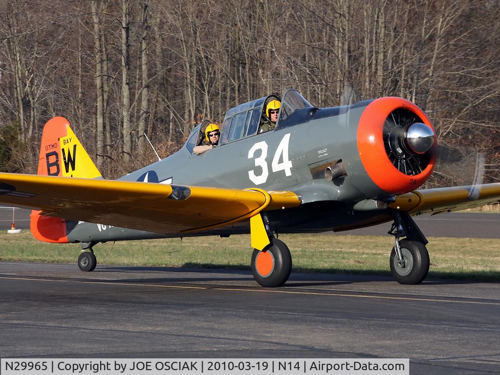 N29965, 1944 North American AT-6D Texan C/N 90634, Arriving at N14