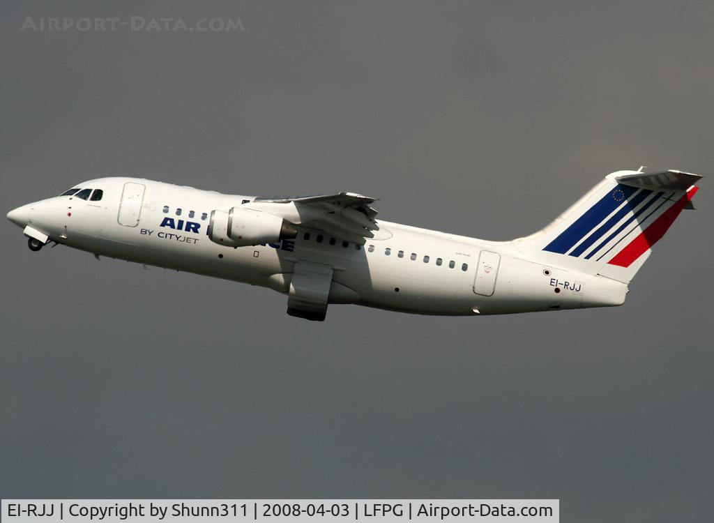 EI-RJJ, 1999 BAE Systems Avro 146-RJ85 C/N E.2347, On take off