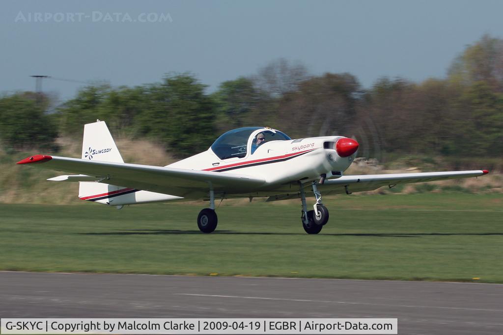 G-SKYC, 1984 Slingsby T-67M Firefly C/N 2009, Slingsby T-67M Firefly Mk2 at Breighton Airfield in 2009.