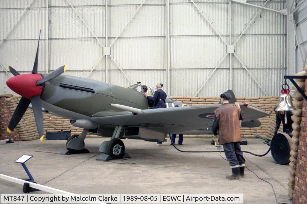 MT847, Supermarine 379 Spitfire FR.XIVe C/N 6S/643779, Supermarine 379 Spitfire FR14E at The Aerospace Museum, RAF Cosford in 1989. Now in Manchester's Museum of Science and Industry.