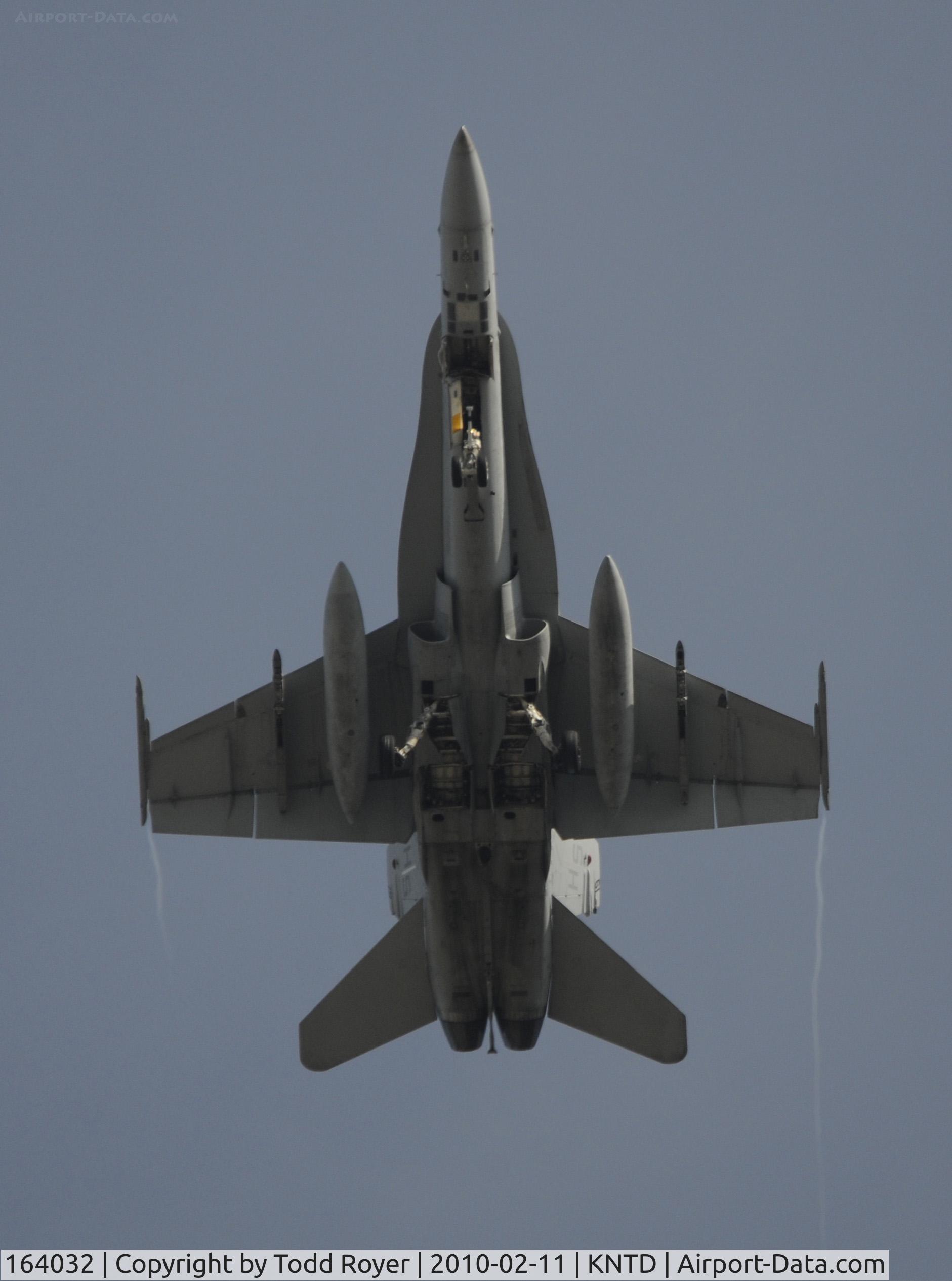164032, 1990 McDonnell Douglas F/A-18D Hornet C/N 0918/D048, From the backyard
