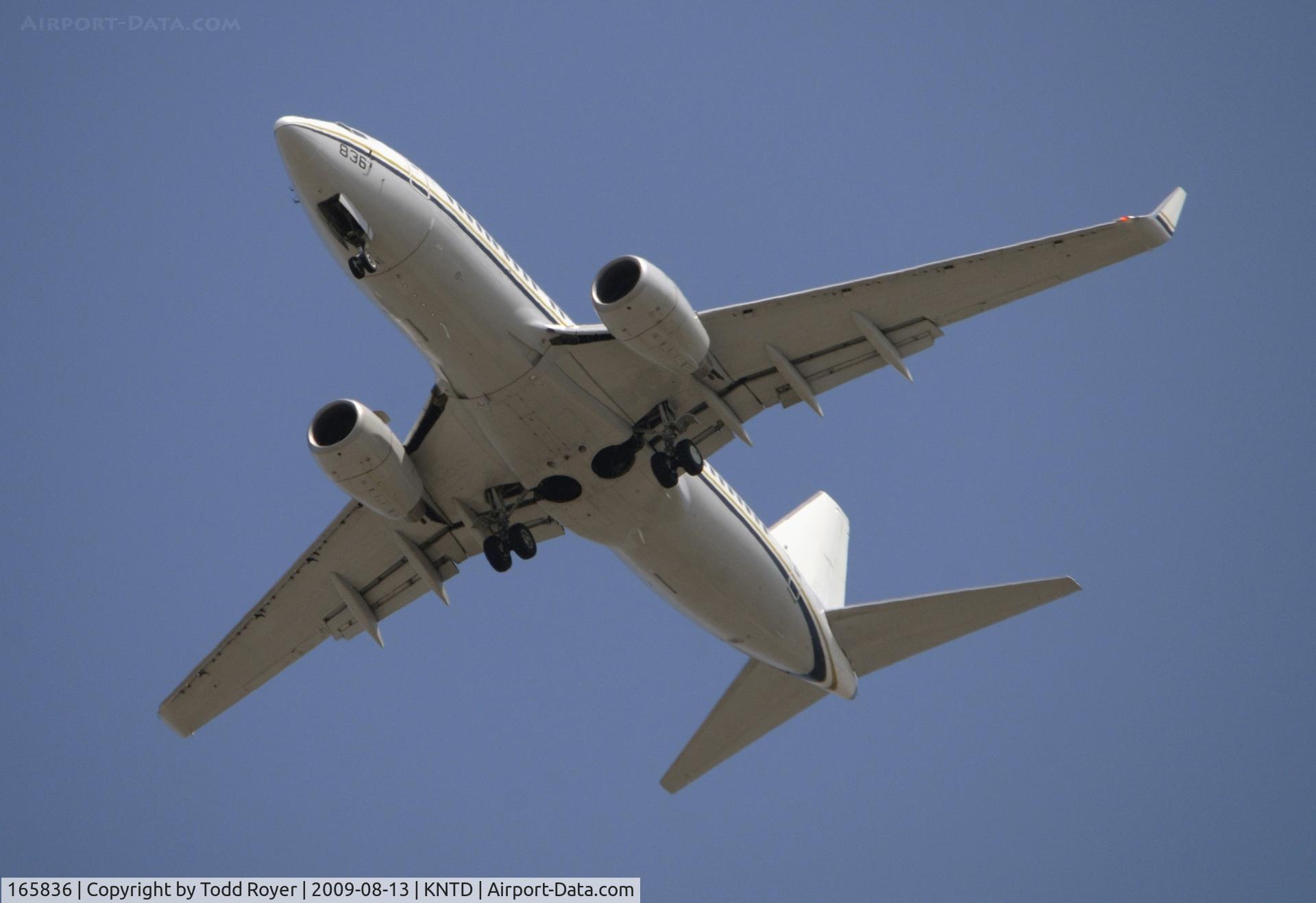 165836, 2004 Boeing C-40A Clipper C/N 33836, From the backyard