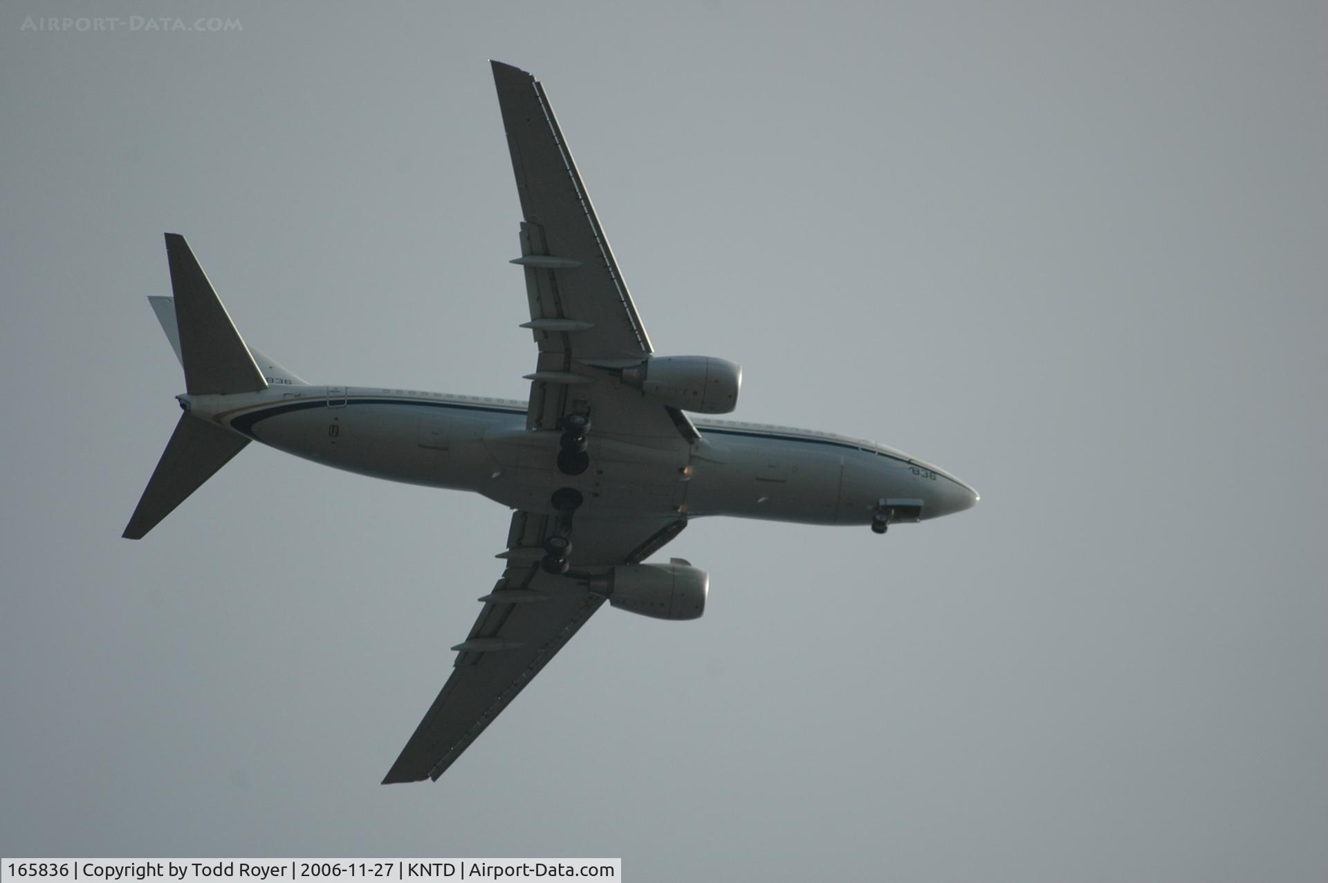 165836, 2004 Boeing C-40A Clipper C/N 33836, From the backyard