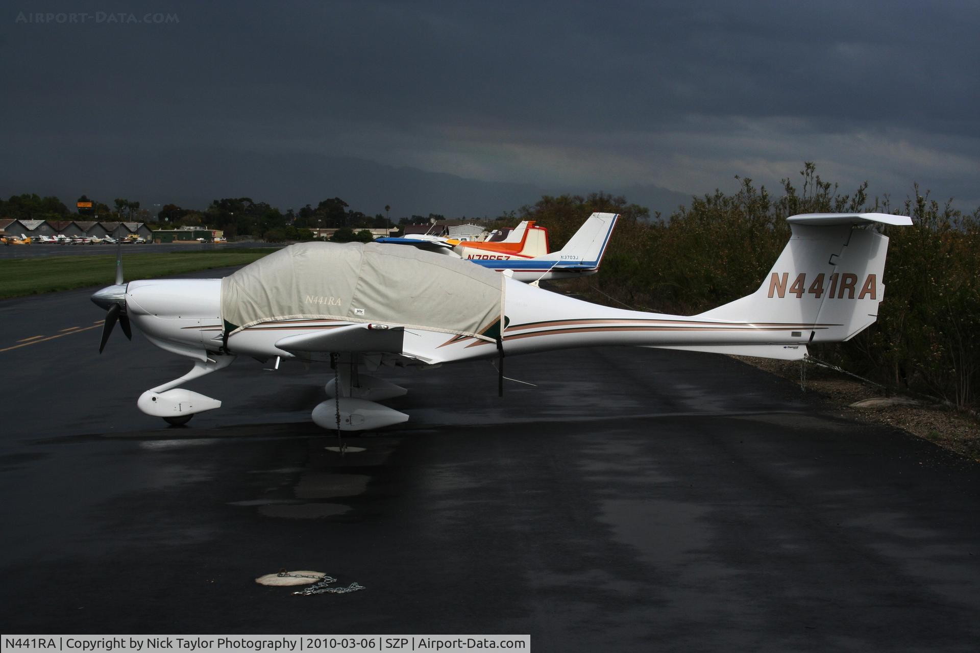 N441RA, 2008 Diamond DA-40XLS Diamond Star C/N 40.916, Sitting in the rain