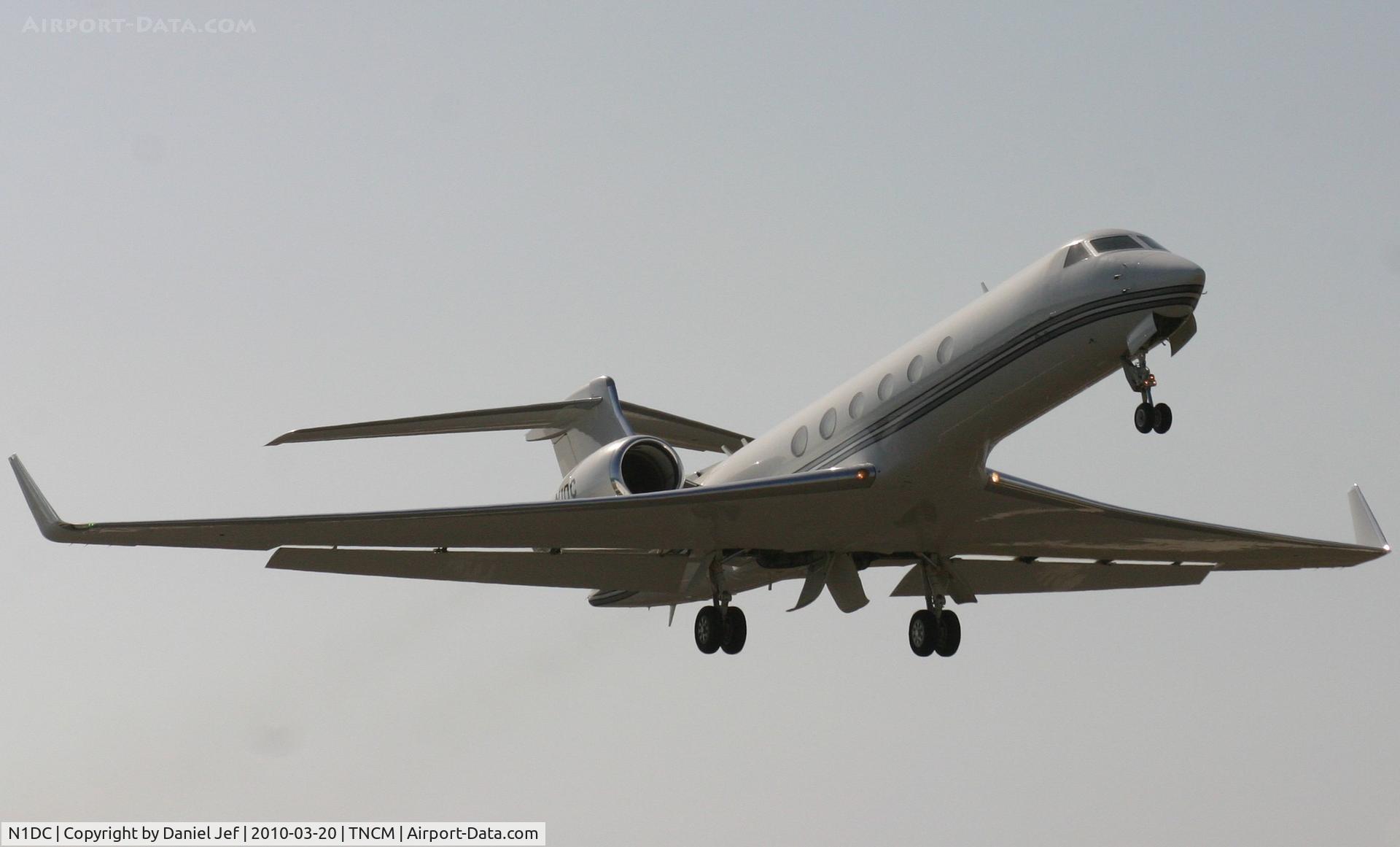 N1DC, 2001 Gulfstream Aerospace G-V C/N 651, Just a next view of the N1DC departing TNCM