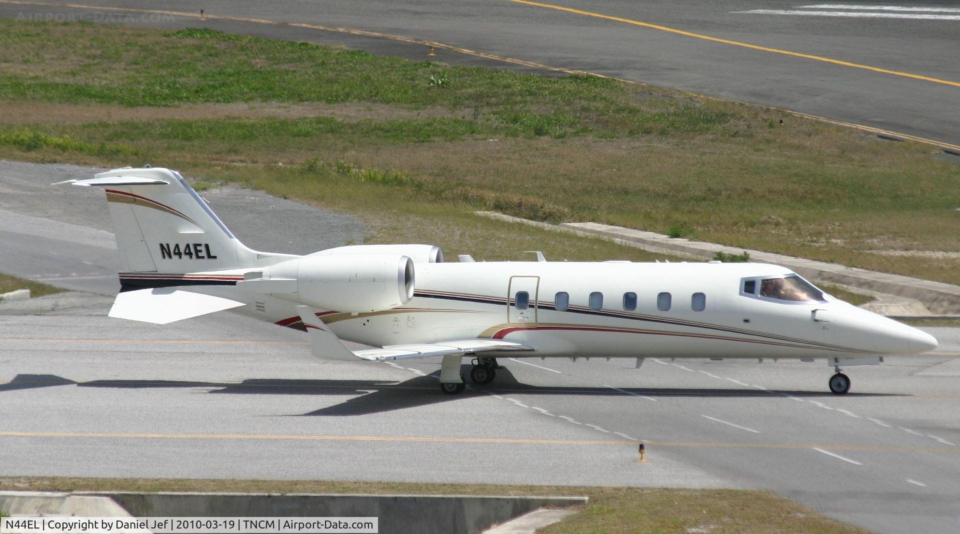 N44EL, 1994 Learjet 60 C/N 036, N44EL taxing to Alpha
