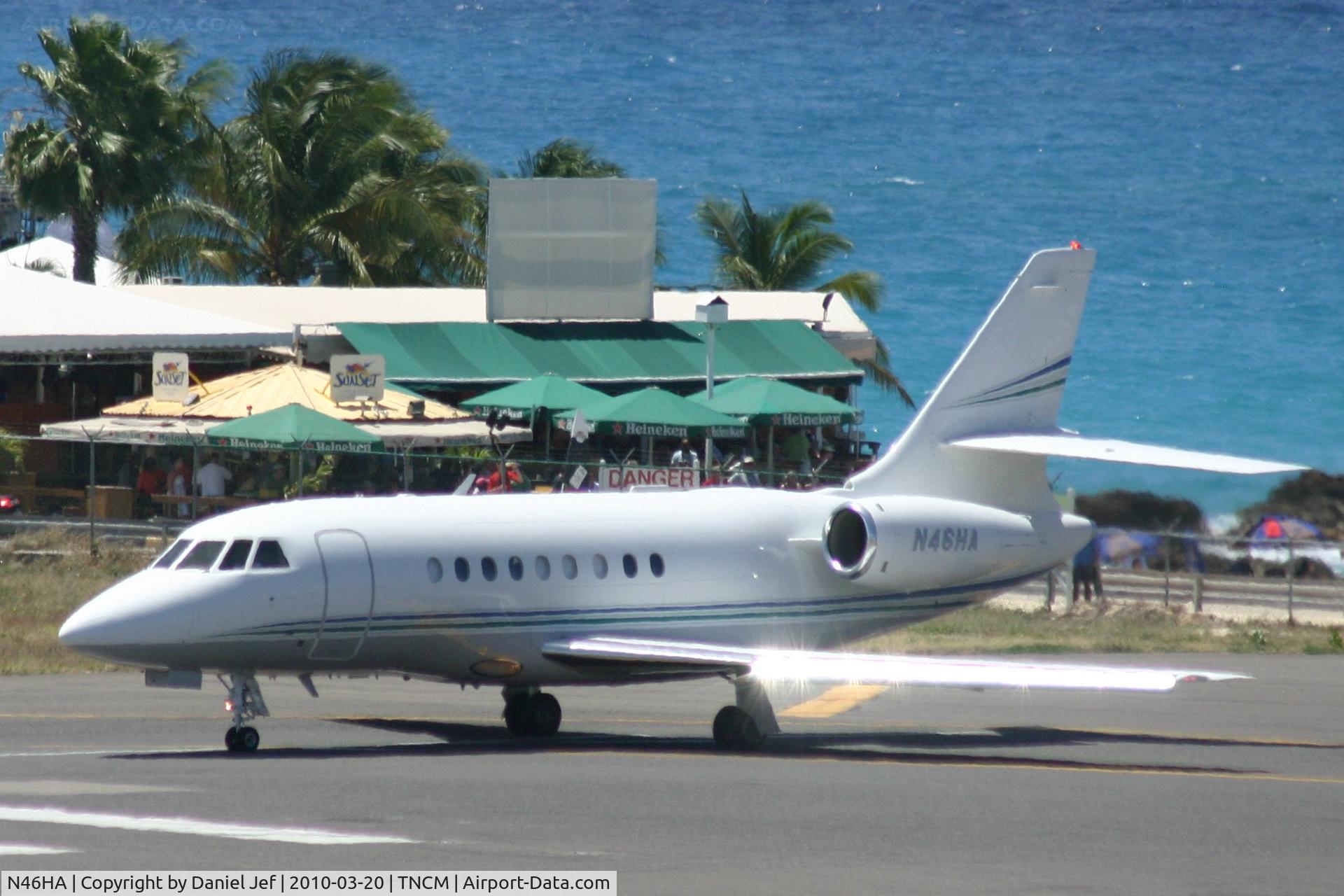 N46HA, 1999 Dassault Falcon 2000 C/N 91, N46HA at the tresh hold TNCM runway 10