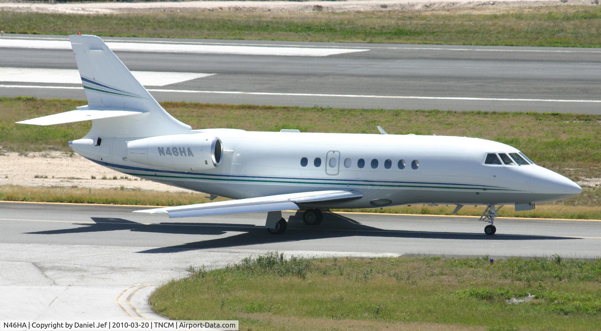 N46HA, 1999 Dassault Falcon 2000 C/N 91, N46HA taxing to Alpha
