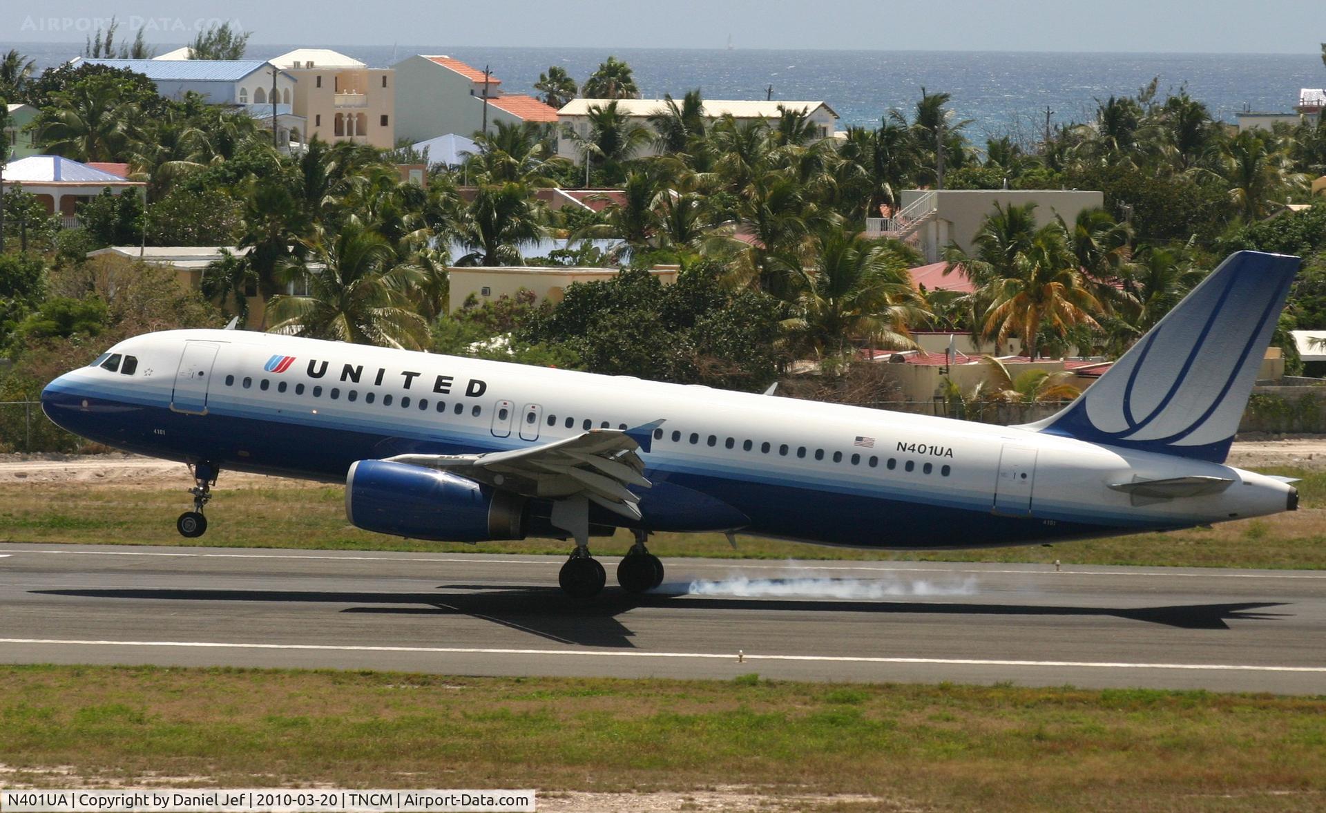 N401UA, 1993 Airbus A320-232 C/N 435, United N401UA landing at TNCM