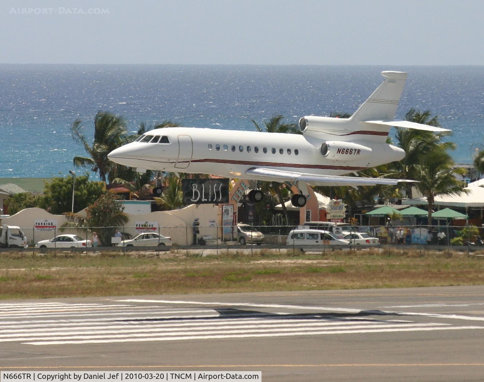 N666TR, 2002 Dassault Falcon 900 C/N 195, N666TR landing at TNCM