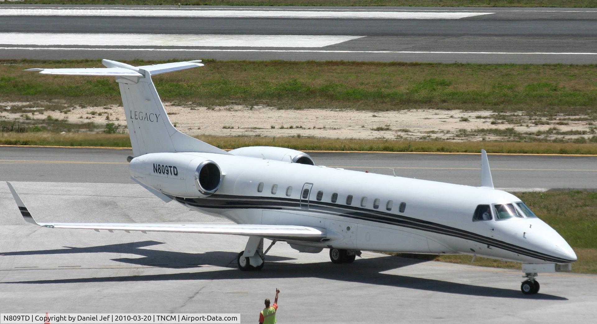 N809TD, 2004 Embraer EMB-135BJ Legacy C/N 14500809, N809TD taxing to parking at the cargo ramp