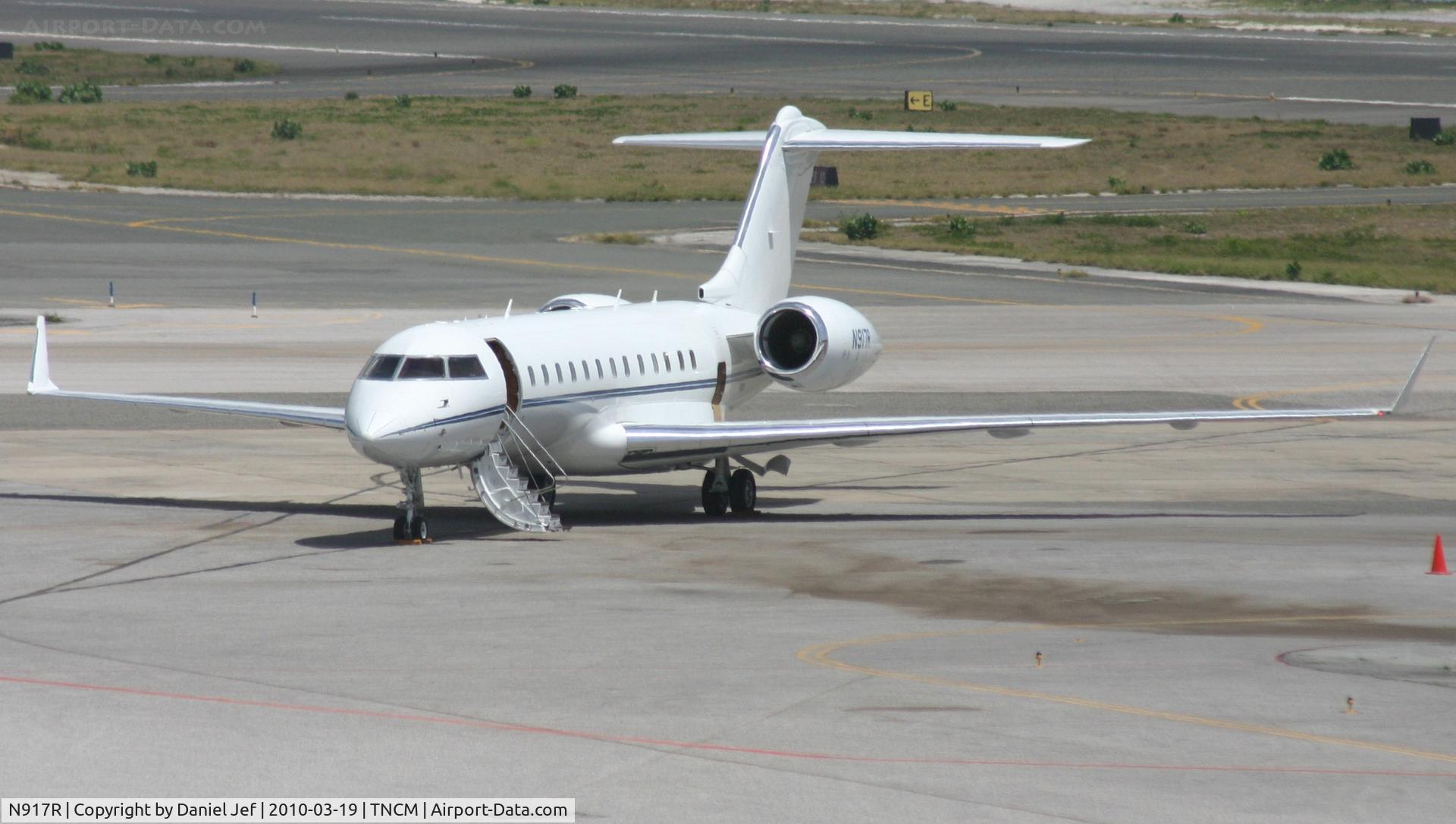 N917R, 1998 Bombardier BD-700-1A10 Global Express C/N 9008, N917R park on the main ramp at TNCM