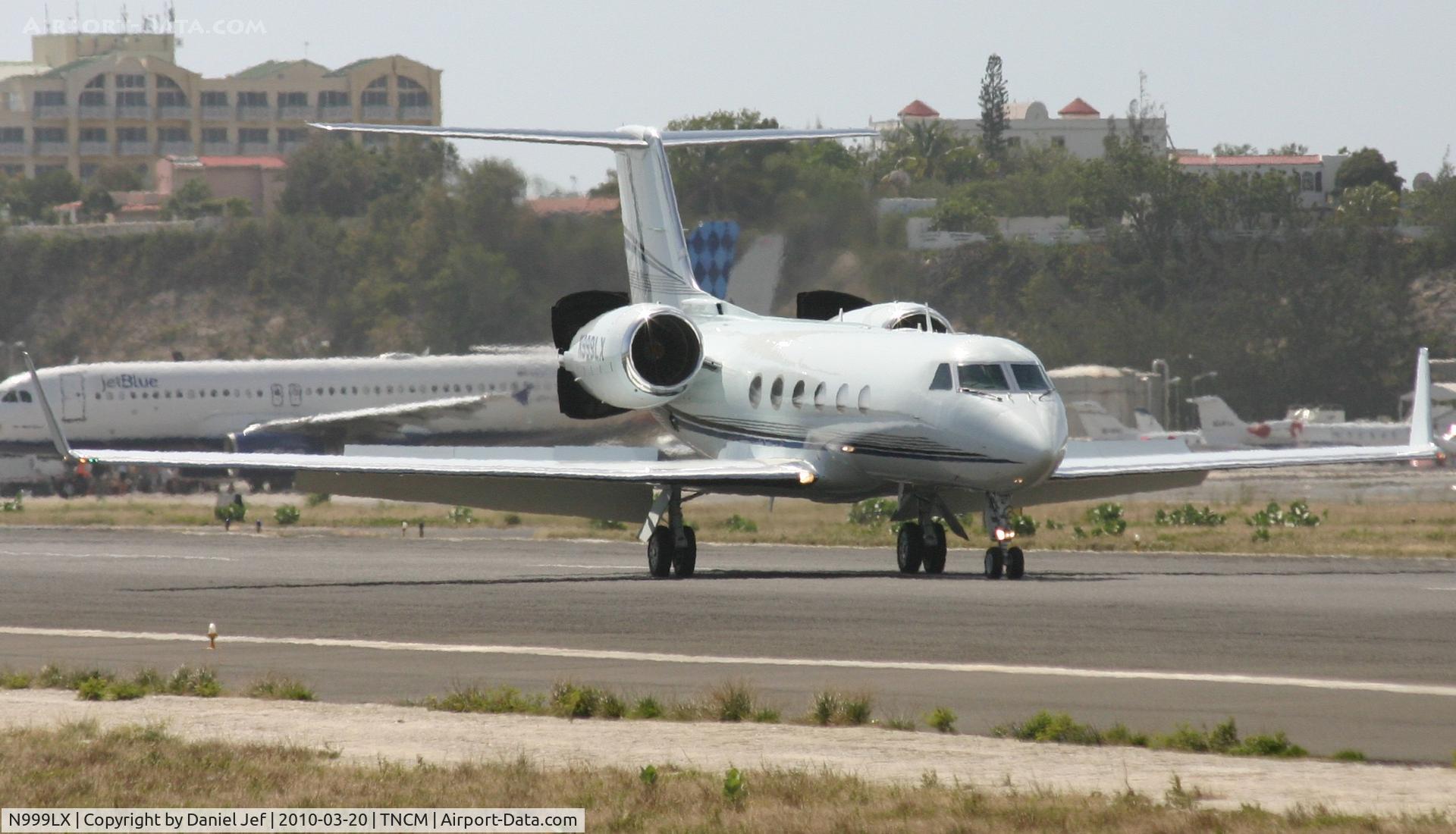 N999LX, 1989 Gulfstream Aerospace G-IV C/N 1099, N999LX just landed at TNCM its all ears!!!!!!