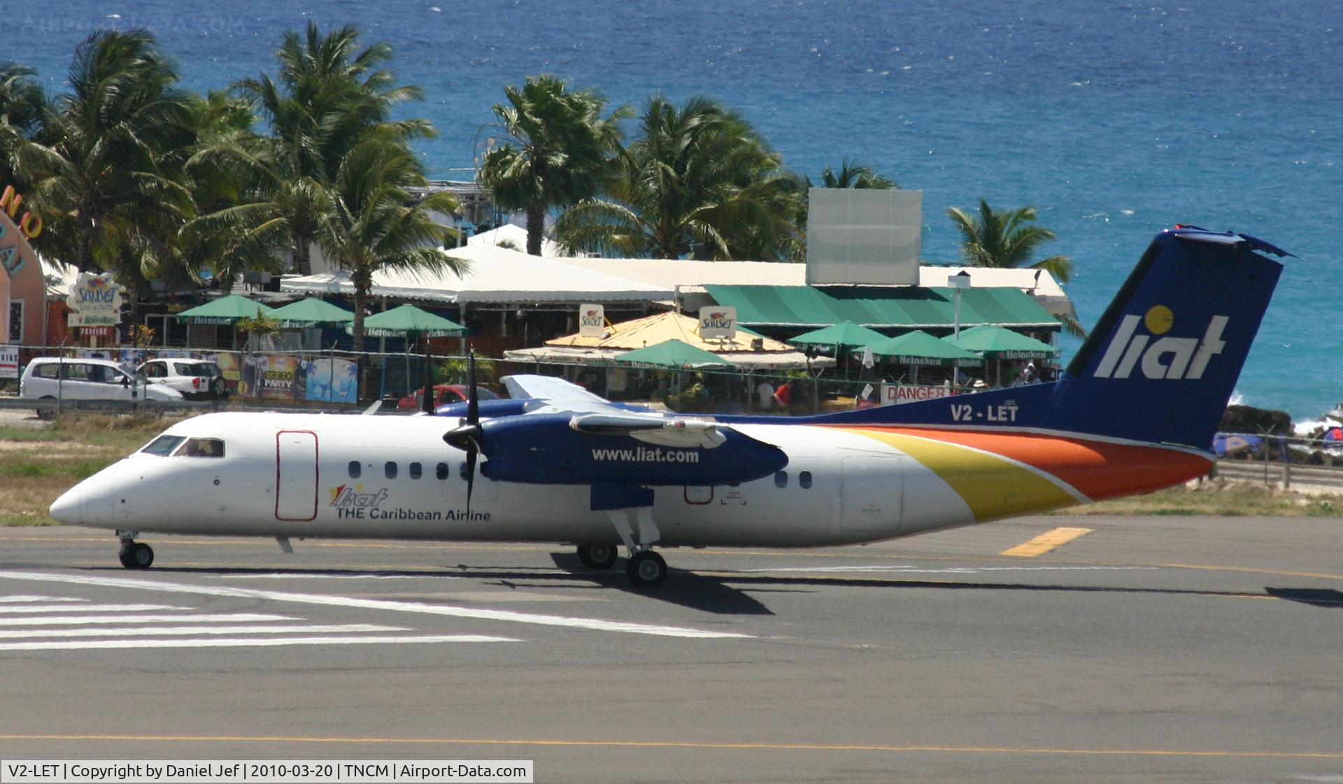 V2-LET, 1995 De Havilland Canada DHC-8-311B Dash 8 C/N 416, Liat V2-LET at the tresh hold runway 10 at TNCM
