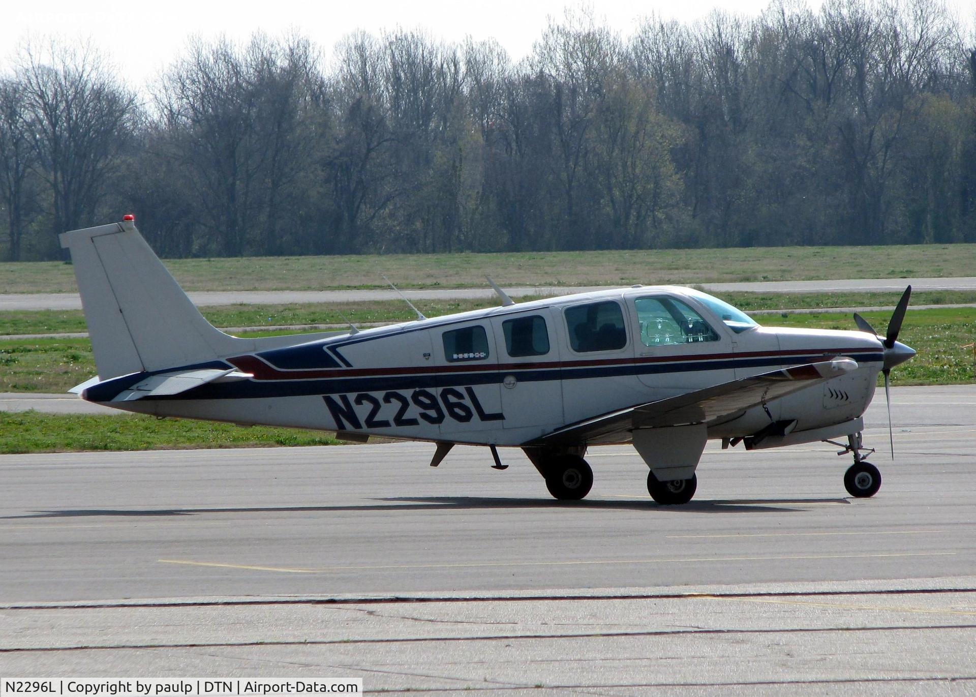 N2296L, 1976 Beech A36 Bonanza 36 C/N E-932, At Shreveport's Downtown Airport.