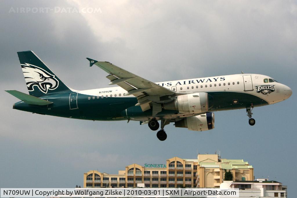 N709UW, 1999 Airbus A319-112 C/N 0997, visitor
