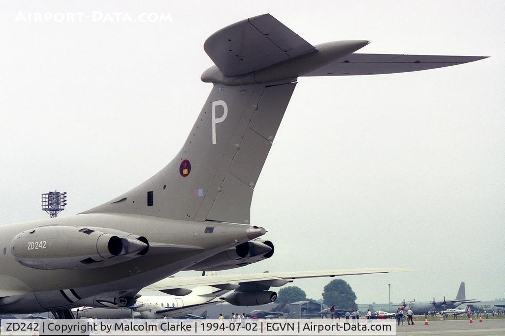 ZD242, 1968 Vickers VC10 K.4 C/N 866, Vickers VC-10 K4. From 101 Sqn at RAF Brize Norton's Photocall 94.