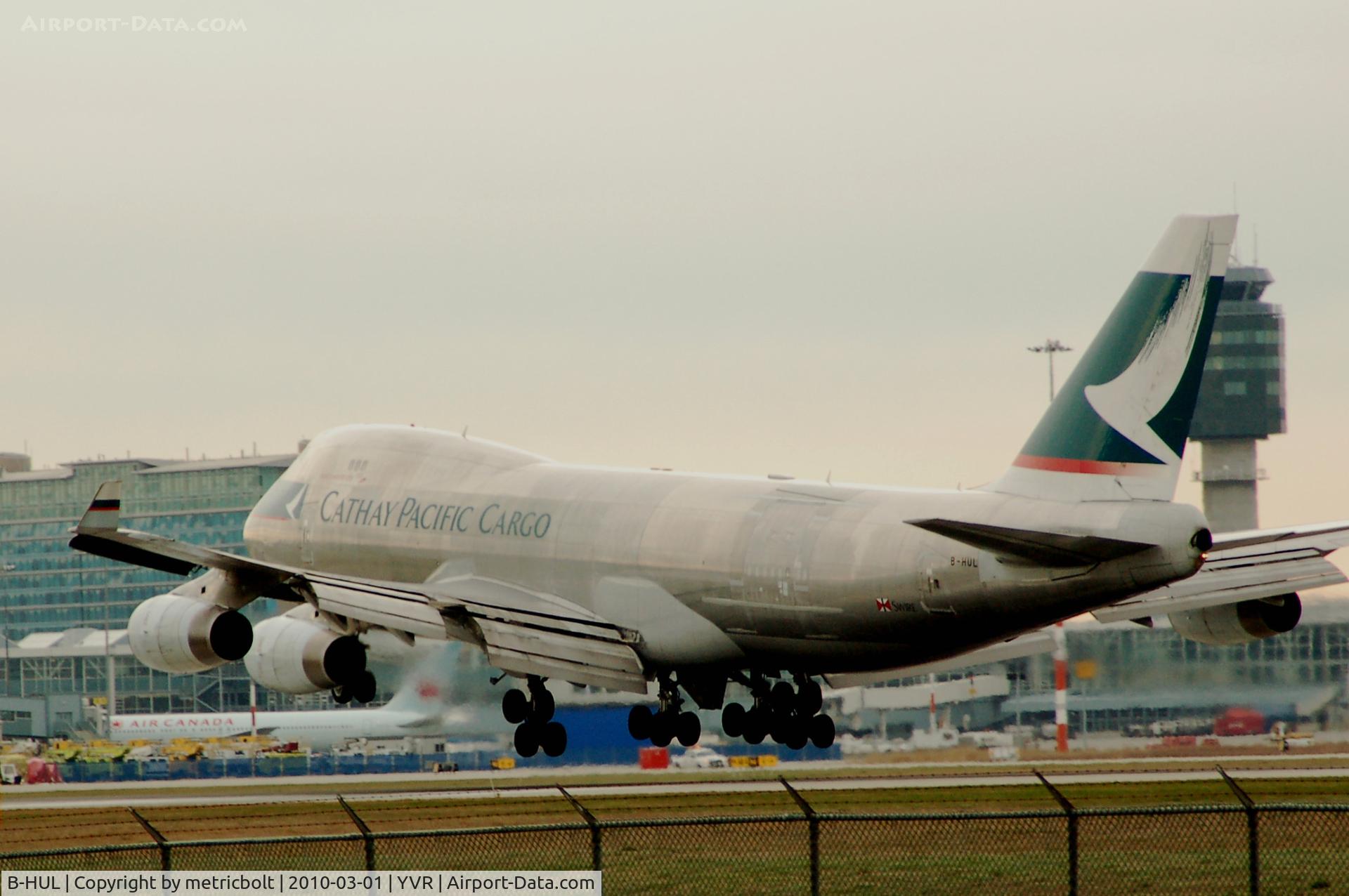 B-HUL, 2000 Boeing 747-467F/SCD C/N 30804, Landing at YVR