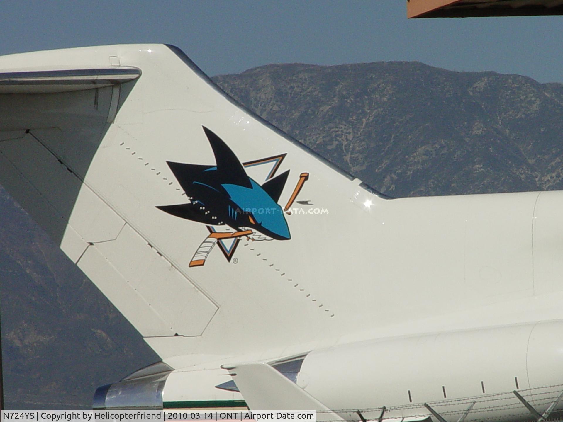 N724YS, 1978 Boeing 727-281 (Adv) C/N 21474, Tail logo for the Shark's