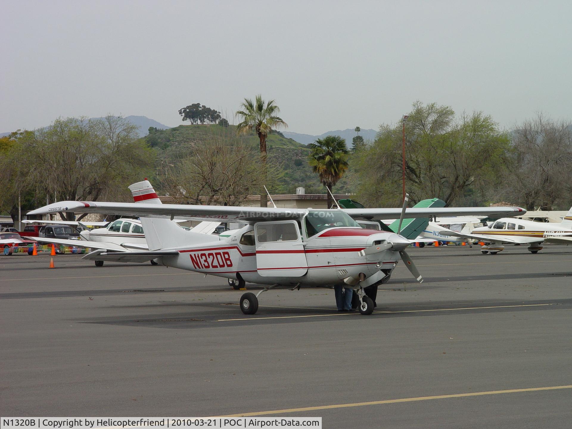 N1320B, 2006 Cessna 208B C/N 208B1208, Parked at Brackett