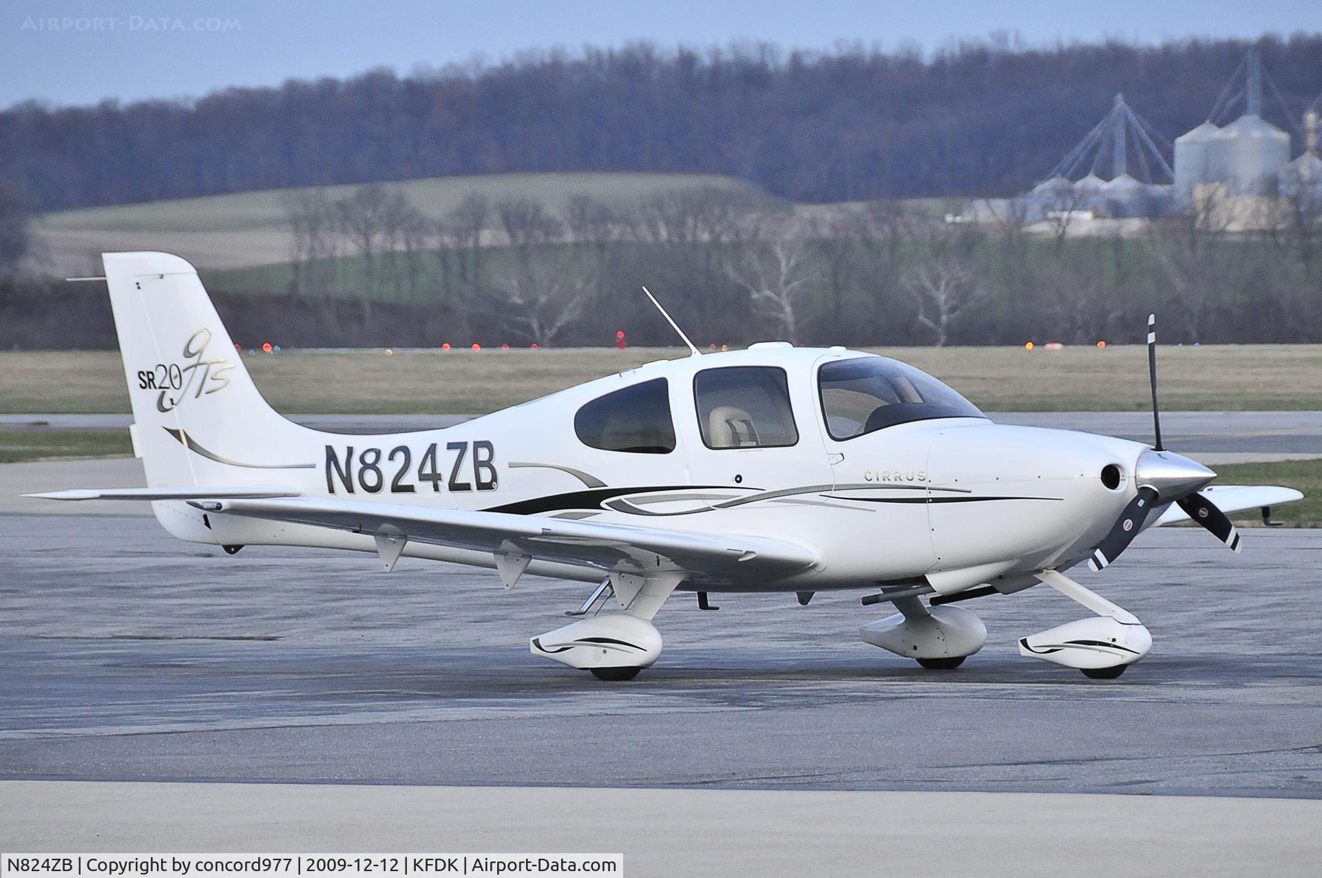 N824ZB, 2006 Cirrus SR20 GTS C/N 1674, Seen at KFDK 0n 12/12/2009