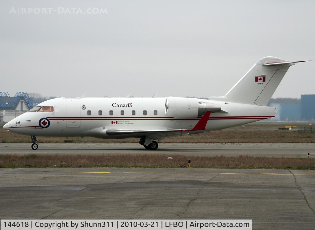 144618, 2002 Bombardier Challenger 604 (CL-600-2B16) C/N 5535, Taxiing holding point rwy 32R for departure...