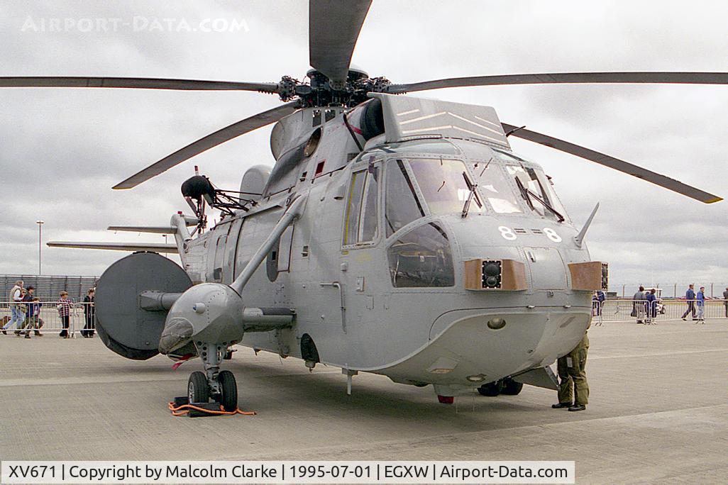 XV671, 1970 Westland Sea King AEW.2A C/N WA659, Westland Sea King AEW2A at RAF Waddington in 1995.