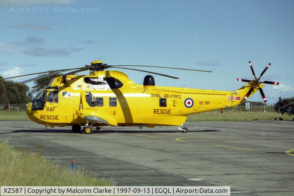 XZ587, 1977 Westland Sea King HAR.3 C/N WA853, Westland Sea King HAR3 at the Battle of Britain Airshow, RAF Leuchars in 1997.