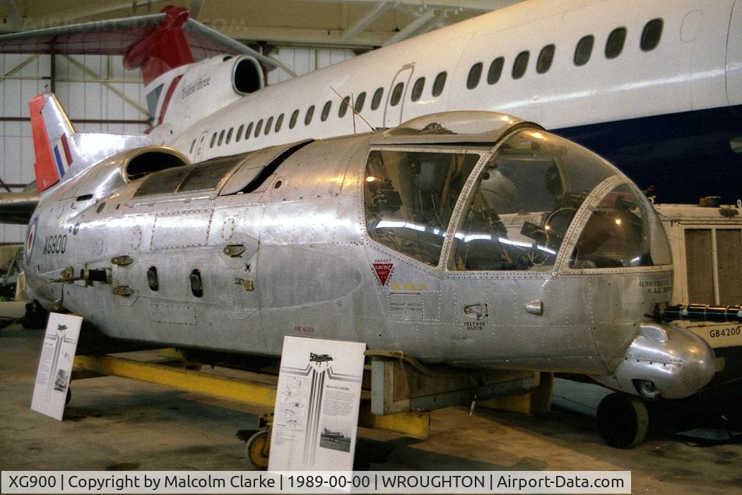 XG900, Short SC.1 C/N SH.1814, Short SC-1 at Wroughton in 1989. This was a delta winged tail less VTOL aircraft and the first of 1st of only 2 prototypes built. It first flew CTOL on April 2 1957, acheiving full transitional flight on April 6 1960.