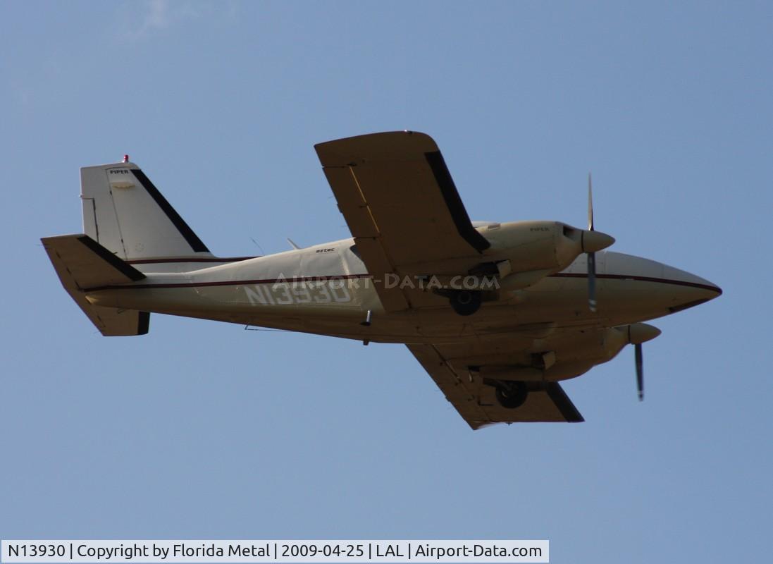 N13930, 1970 Piper PA-23-250 Aztec C/N 27-4575, PA-23-250