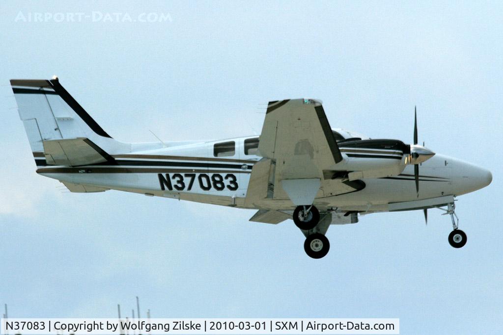N37083, Raytheon Aircraft Company G58 Baron C/N TH-2153, visitor
