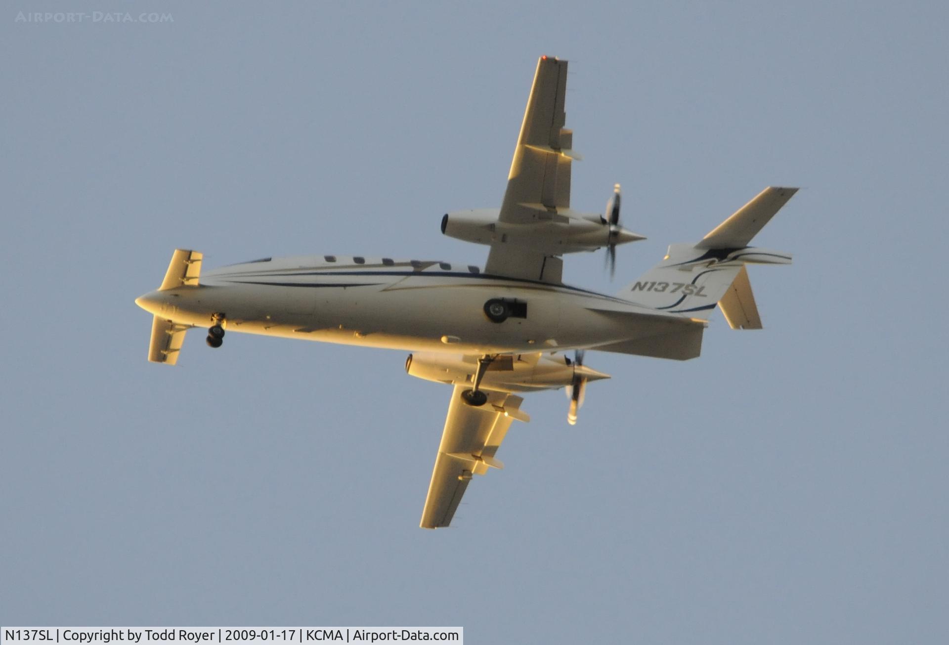 N137SL, 2005 Piaggio P-180 C/N 1102, From the backyard