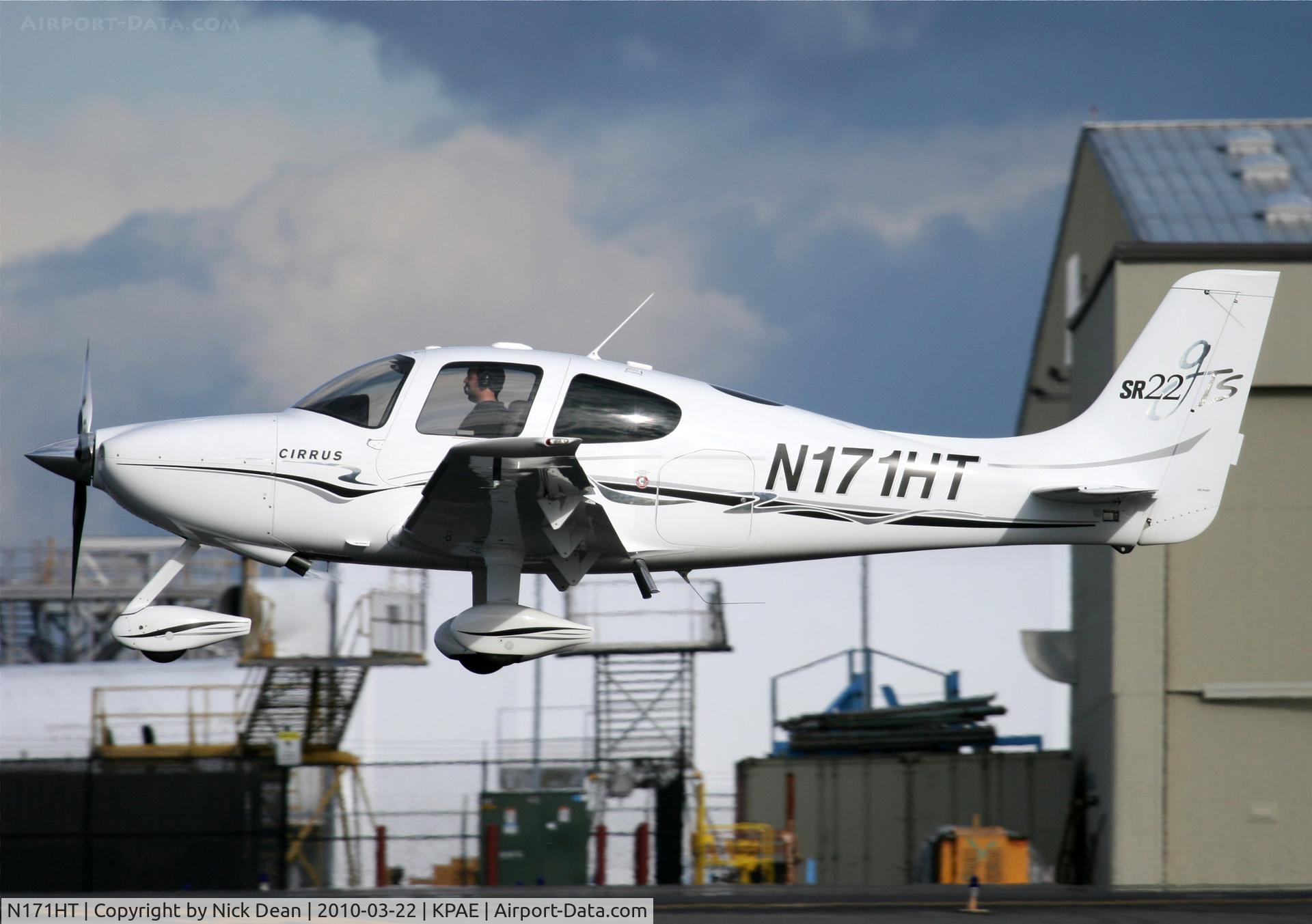 N171HT, 2005 Cirrus SR22 GTS C/N 1613, KPAE Long landing approved for 34L shot from the new road that leads to the Heritage Flight Foundation