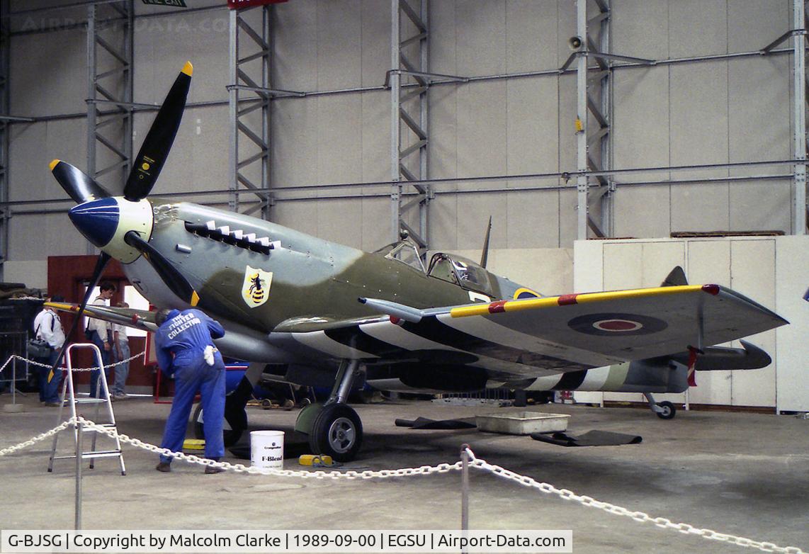 G-BJSG, 1944 Supermarine 509 Spitfire TR.9 C/N 6S/735188, Supermarine 361 Spitfire LF9C at The Imperial War Museum, Duxford in 1989.