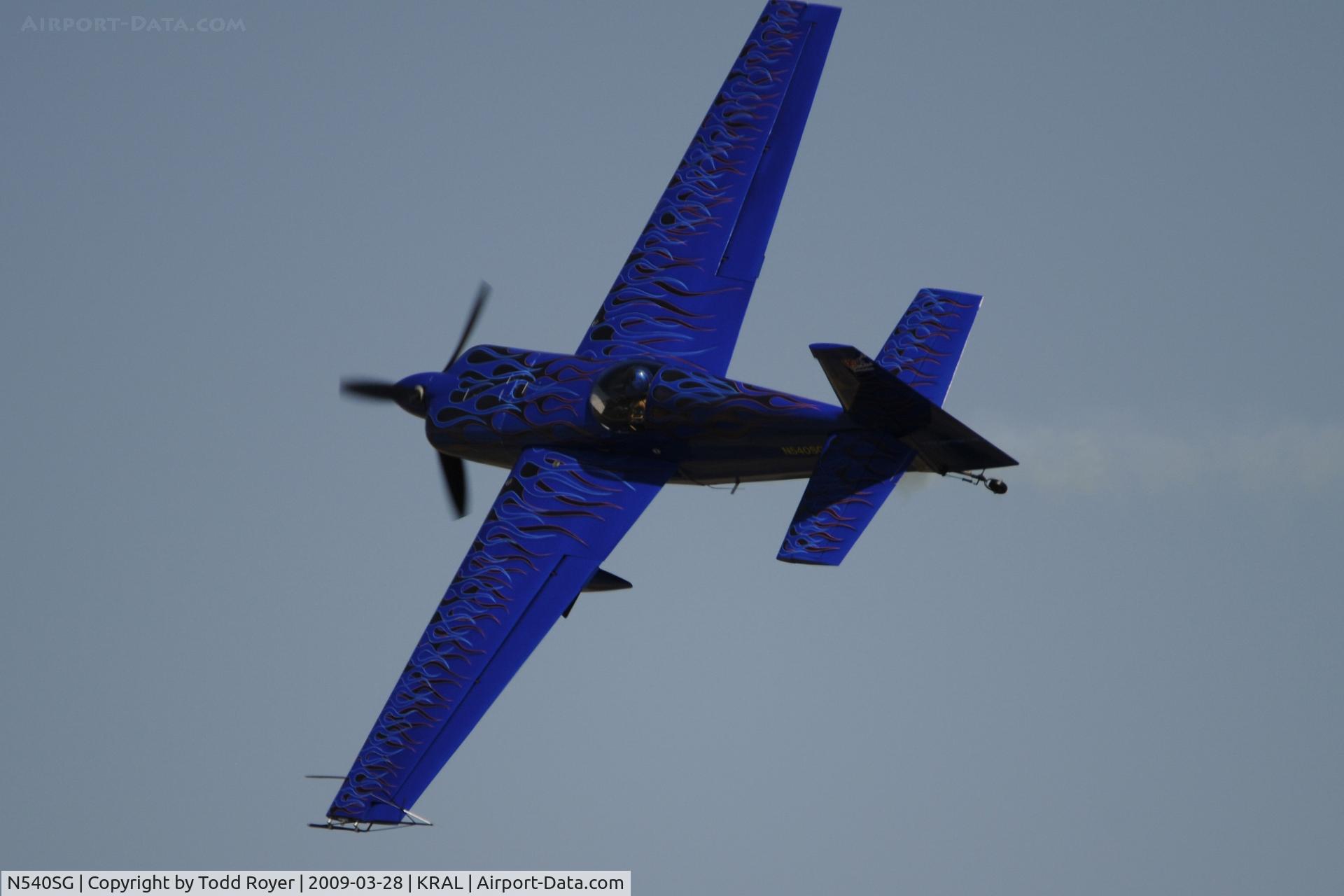 N540SG, 2005 Zivko Edge 540 C/N 0035, Riverside Airshow 2009