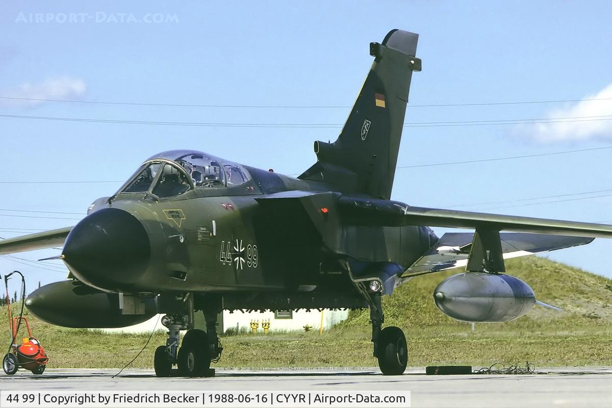 44 99, Panavia Tornado IDS C/N 501/GS152/4199, taxying to the active at Goose Bay in June 1988